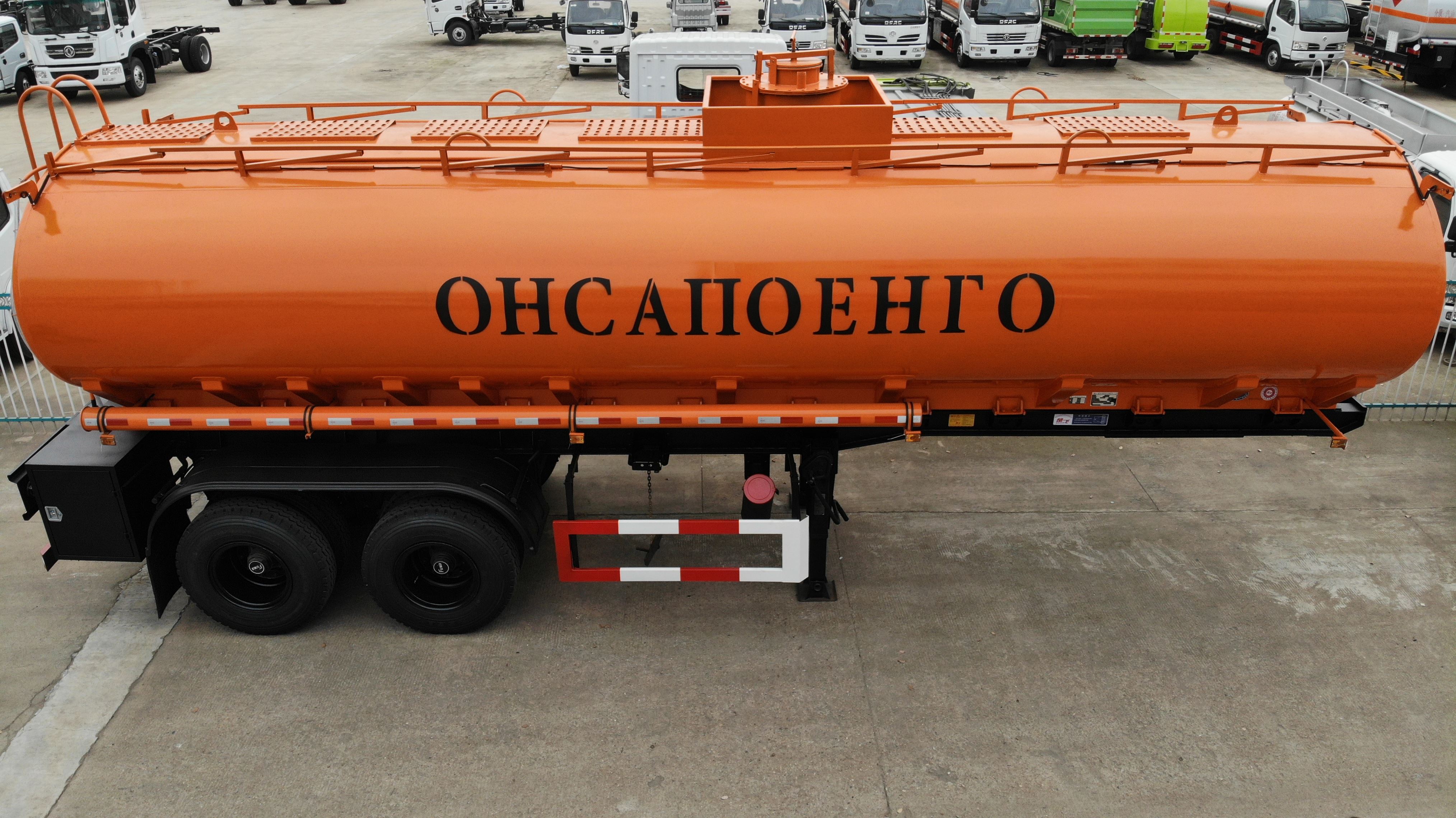 10臺(tái)外貿(mào)出口運(yùn)油半掛車，10臺(tái)?；饭捃嚢l(fā)車交付客戶